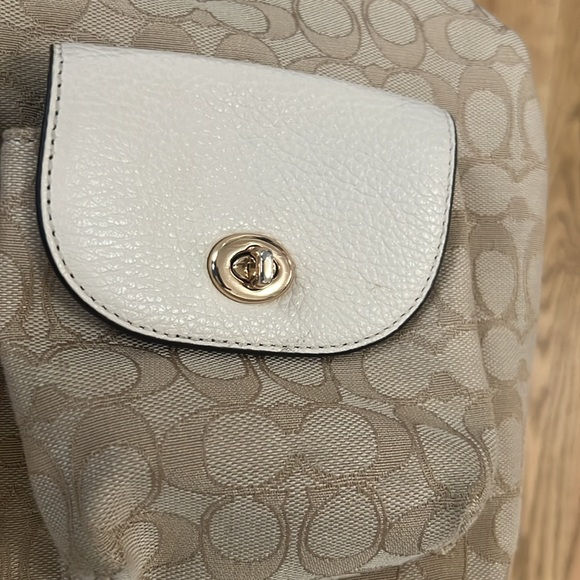 COACH F30275 LIGHT KHAKI CHALK OUTLINE SIGNATURE BILLIE BACKPACK‎ main image 10